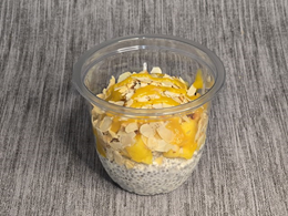 Deser chia z mango i prażonymi płatkami migdałów - 200 g.
