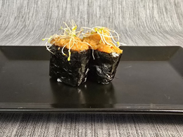 3. Gunkan: Ostry tatar z łososia