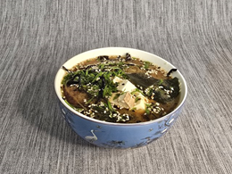 Miso wegetariańskie z tofu wędzonym